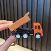 Llavero de coche cool de fricción, divertido llavero colgante de modelo de juguete de motocicleta para aliviar el estrés, al por mayor