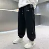 Calça masculina, estilo fino primavera/verão, 2026, para crianças mais velhas, calça comprida casual, corte solto, versátil para crianças, calça de verão estilosa para meninos