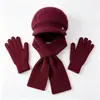 Conjunto de tres piezas para mujeres de mediana edad y mayores: gorro de punto grueso y cálido de otoño e invierno, gorra de béisbol de pelo de conejo, bufanda y guantes