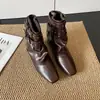 Botines estilo Martin cortos de cuero suave para mujer, con aumento interno de altura, hebilla de cinturón versátil, botas western plisadas F918-2