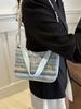 Bolso tejido con cadena de perlas para mujer, nuevo bolso bandolera de verano de moda 2024, bolso de mano versátil.