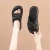 Novo Conjunto 2024 Celebrado na Internet Solado Grosso Moda Casual Versátil Chinelos de Verão Femininos Solado Macio Antiderrapante