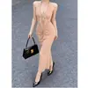 Vestido longo rosa com gola halter para festas de aniversário, adornado com plumas, elegante e justo, vestido de noite rosa nude