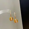 Colar com Pingente de Cubo de Açúcar Dourado com Deus da Riqueza Amarelo, Brincos com Pedra Cintilante e Anel de Bala de Açúcar Amarela para Mulheres