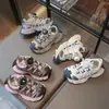 Zapatillas de Correr para Niños 2026 Nuevas Primavera y Otoño para Niños con Hebilla Giratoria Zapatos de Papá para Niñas Suela Suave Ligeras Casuales