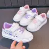 2026 Nuevos Zapatos de Lona de Dibujos Animados para Niñas Suela Suave Antideslizantes Blancos con Velcro Zapatos Deportivos Casuales para Niños Medianos y Mayores