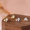 Pendientes de botón de estrella de zirconia de cuatro puntas pequeños exquisitos simples de alta gama delicados diseño de nicho diseño personalizado accesorios para pendientes