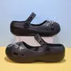 Zapatos Mary Jane perforados 5.0CM de aumento de altura para mujer 2026 verano nuevo estilo para exteriores puntera cerrada suela suave antideslizante yoga ballet