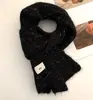 Venta de liquidación de bufandas con 40% de descuento en un puesto, bufandas largas y cortas de hilo de felpa tejido cálido para otoño e invierno en oferta