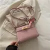 2026 Versión Coreana Primavera Nueva Moda Bufanda de Seda Bolso Cuadrado Pequeño para Mujer, Bolso Cruzado Elegante Casual Simple con Cierre de Candado