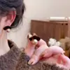 Nuevos Pendientes de Perla con Lazo Afelpado Color Café para Otoño e Invierno Pendientes Retro Franceses Elegantes Exquisitos Versátiles Accesorios para Pendientes