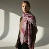 Bufanda de Terciopelo de Leche con Crisantemos Transfronteriza Europea y Americana 2025 Bufanda de Moda de Gama Alta Chal Cálido de Longitud Media para Mujer Invierno