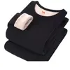 Conjunto de ropa interior térmica de invierno para hombre con forro polar y cuello medio alto, diseñado para abrigar y proteger del frío, adecuado para usar en capas bajo la ropa de otoño.