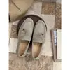 Sapatos Femininos Estilo Old Money Celebridade da Internet 2026 Verão Sapatos Slip-On de Camurça com Salto Escondido de 5cm para Mulheres