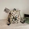 Mochila Ins de Bolinhas Estilo Coreano Nicho para Mulheres, Nova Coleção Verão 2026 Mochila Pequena Leve Estilosa para Estudantes e Commuters