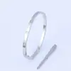 Venda Direta de Fábrica Cartão Mais Chave de Fenda Pulseira Sexta Geração Versão Estreita 18K Pulseira de Aço Inoxidável Popular da Moda Europeia e Americana para Casal