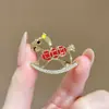 Edición Limitada Año del Caballo~ Broche de Esmalte Caballo Rojo, Moderno y Elegante Estilo Chino, Alto Valor Estético, Versátil, Accesorio Suave y de Moda
