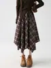 Saia irregular xadrez vintage estilo francês para mulheres, outono 2026 nova saia de comprimento médio com cintura alta e design emagrecedor A14168