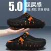 Sandalias perforadas de suela gruesa para hombre, nuevo modelo de verano 2026, suela suave y cómoda, zuecos de playa versátiles