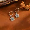 Aretes y Collar de Moda Europea y Americana Transfronterizos con Incrustaciones de Circonita en Cobre y Set de Joyería para Mujer, Set de Pinza para Oreja con Cadena de Acero Inoxidable de Lujo Ligero
