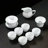 Juego de té de porcelana blanca Dehua, diseño simple para uso doméstico, que incluye una tapa de cuenco, tazas de té, un cuenco de té de cerámica individual, una jarra de servicio y un colador de té