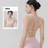 Sujetador de yoga de tirantes finos con almohadillas extraíbles, adecuado para Pilates y fitness, camiseta de tirantes de yoga con diseño de líneas cruzadas