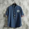 Camiseta de lino bordada de estilo chino para hombre, verano 2022, nueva marca de moda, suelta, de manga corta, con hebilla, de algodón y lino.