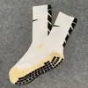 Calcetines deportivos antideslizantes dispensadores para hombre, calcetines de fútbol con forma de flecha, absorbentes de sudor, transpirables, con base de toalla, calcetines de entrenamiento de plástico caliente para fútbol.