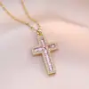 Colar Feminino Zircônia Colorida Joias Design de Nicho Colar com Pingente de Cruz de Diamantes Inteiros Corrente Clavicular de Aço Inoxidável