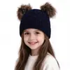 Suministro exclusivo transfronterizo de gorro de punto trenzado para niños nuevo de otoño e invierno con lindos pompones dobles, cálido, a prueba de viento y protector de orejas
