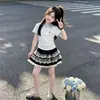 2026 Conjunto de Dos Piezas para Niña Estilo Coreano de Moda Estilo Escolar Cuadros Parche de Manga Corta Camiseta Verano Dulce Encaje Falda Pastel