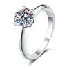 Anel Moissanite Clássico com Seis Garras Banhado a Platina em Prata de Lei S925 Joias de Prata Femininas Transmissão ao Vivo 3 Quilates com Certificado