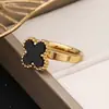 Anillo de Acero de Titanio para Dedo de Mujer, No se Desvanece, Joyería Llamativa, en Stock al por Mayor, Elegante Trébol de Cuatro Hojas para Socialité, Nuevo Modelo 2025