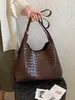Bolso tejido vintage de gran capacidad para mujer, nuevo bolso cruzado de moda otoño 2026, bolso de hombro de alta calidad con textura para el día a día