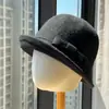 Chapéu de feltro de lã estilo Hepburn com aba redonda para mulheres outono e inverno casual versátil estilo garota rica faz o rosto parecer menor chapéu balde moderno