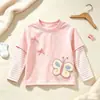 Nova Coleção Primavera/Outono 2026: Camiseta Doce de Borboleta para Meninas, Top Listrado de Desenho Animado Elegante de Manga Longa com Design Falso de Duas Peças