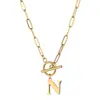 Europa y Estados Unidos cadena de clip de hebilla Ot transfronteriza collar con colgante de 26 letras inglesas cadena de clavícula femenina de acero inoxidable oro de 18K