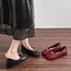 Sapatos femininos retrô de sola reta, com bico dividido tipo casco de porco, versão coreana 2026, simples e de nicho, de corte baixo, mocassins delicados para mulheres, verão e outono