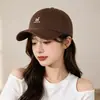 Boné de Baseball Retro Bordado de Nova Moda Estilo Coreano, Ampliado e Aprofundado para um Rosto Menor, Chapéu Casual Versátil para Casais