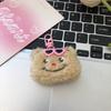 Colgante de oso con gafas de sol de amor rojo, colgante de oso sonriente de dibujos animados para niña, colgante de peluche para novias estudiantes, decoración al por mayor