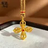 Nuevo Colgante Dorado Estilo Chino con Vajra Incrustado de Diamante Rojo Amuleto Estilo Étnico Encanto Protector de la Suerte para Hombres y Mujeres Versátil