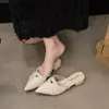 Novedad Verano 2025 Elegantes Mocasines sin Talón de Punta con Perlas para Mujer con Tacón Grueso y Zapatillas Cerradas Estilo Chanel de Tacón Bajo para Mujer