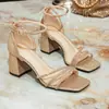 Sandalias de Tacón Grueso con Correa Fina de Diamantes Completos Color Dorado Champagne 2026 para Mujer, Sandalias de Tacón Grueso Brillantes con Correa de Tobillo de Pedrería para Vestido de Fiesta