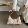 Bolsa de hombro para el día a día de gran capacidad, estilo coreano primavera-verano, modelo nuevo, dulce y fresca, con remaches, para llevar debajo del brazo, diseño de nicho a la moda