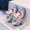 Zapatillas Deportivas de Bloques de Color para Niños 2026 Primavera/Verano Nuevas y Modernas Zapatillas de Entrenamiento Alemanas para Niñas Suela Suave Zapatos Casuales Versátiles para Niños