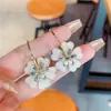 Pendientes de flor elegantes de verano para niña, pendientes de pétalo tridimensionales frescos y dulces, nueva joyería para orejas versátil 2023