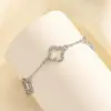 Suministro Transfronterizo Nuevo Modelo Flor de Cuatro Hojas Hueca Microincrustada de Zirconia Conjunto de Tres Piezas Estilo Europeo y Americano Hiyin Comercio Exterior Conjunto de Joyería de Venta Caliente