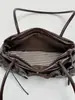 Bolso de axila de moda de nicho para mujer de gran capacidad, nuevo modelo de principios de otoño de 2026, alto valor estético, bolso cuadrado pequeño de un solo hombro de color sólido