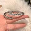 Pulsera de Diamantes Micro-incrustados de Lujo Ligero y Sensación de Alta Gama para Mujer, Pulsera Sencilla de Moda de Acero de Titanio que no se Decolora, para Pareja, Combinable con Todo, Primera Joya