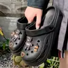 Clogs de enfermeiro respiráveis de novo estilo, modernos, fofos, leves para uso externo no verão 2026, sandálias de exterior